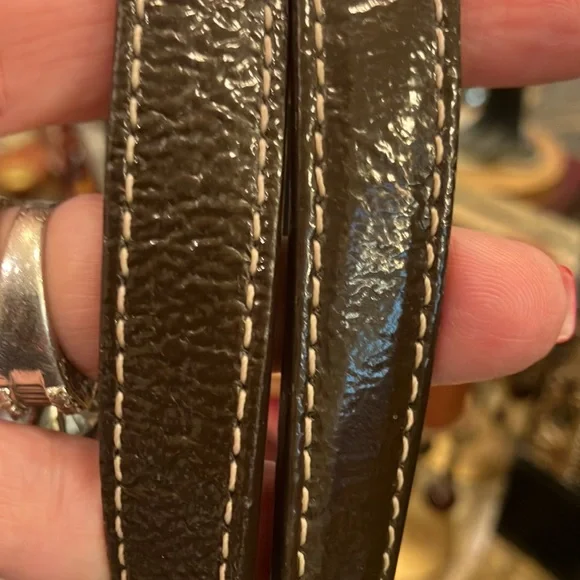 Coach Dark chocolate patent leather shoulder bag. Z25842 - Picture 11 of 13